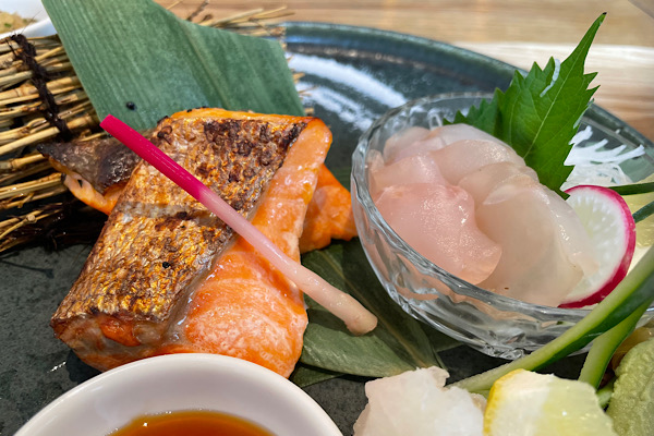 焼き鮭とソイの昆布締め（HOJU）