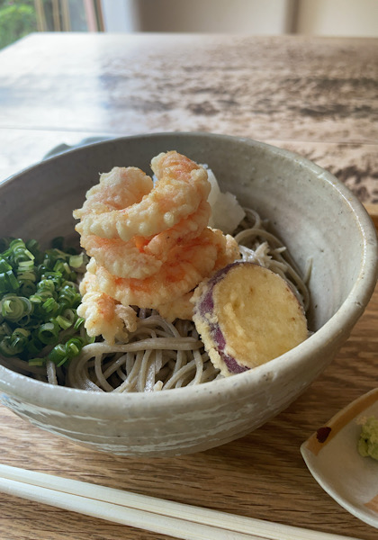 小えびの冷やし天ぷらそば（手打ち蕎麦こはし）