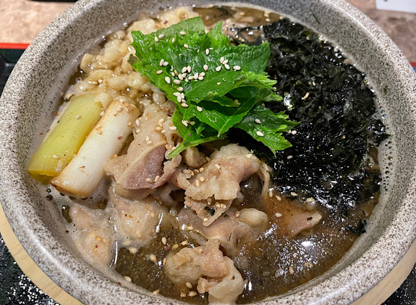 鍋焼き牛の和風山椒お蕎麦（にくそば処花のれん）